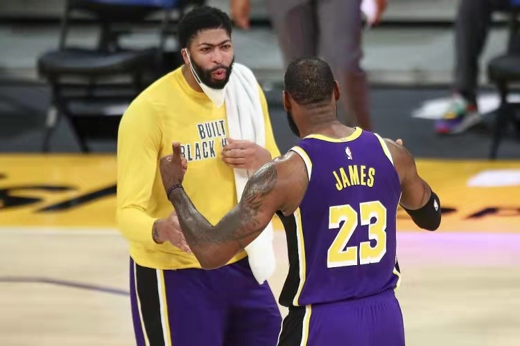  湖人交易得到穆雷，詹眉组合迎来最强后场拼图  