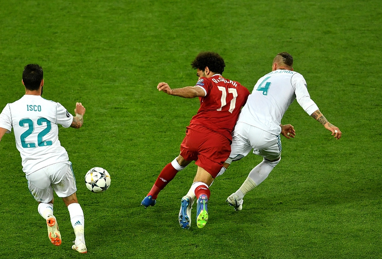  凯恩破英超单季进球纪录，热刺队长载入史册